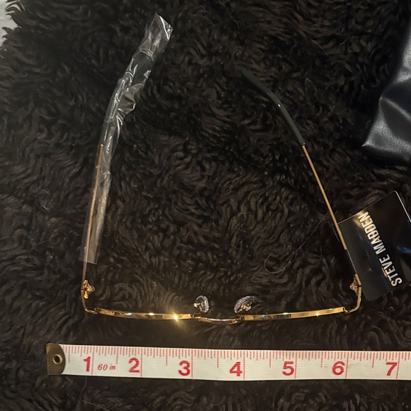 Brand new Steve Madden Oval Gold and Black Sunglasses - Picture 9 of 10